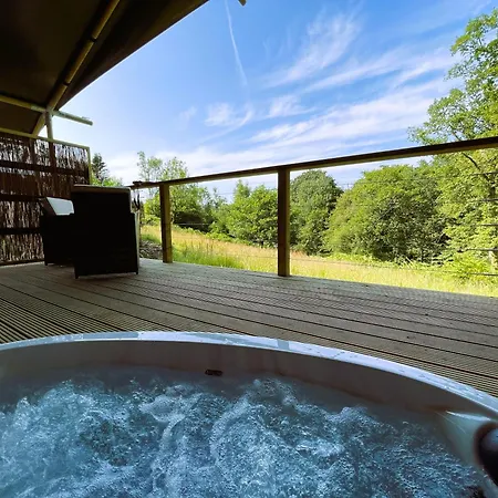 Coniston - Safari آمبيلسايد
