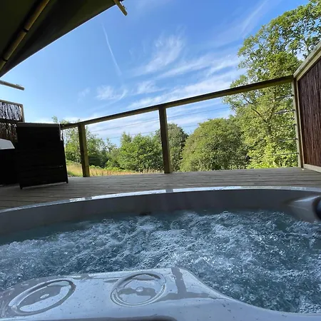 Coniston - Safari آمبيلسايد