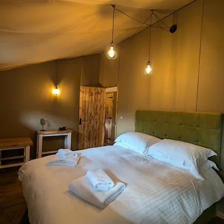 Coniston - Safari * Ambleside