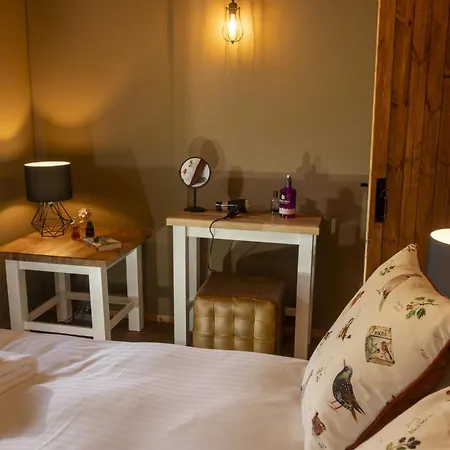 Coniston - Safari آمبيلسايد